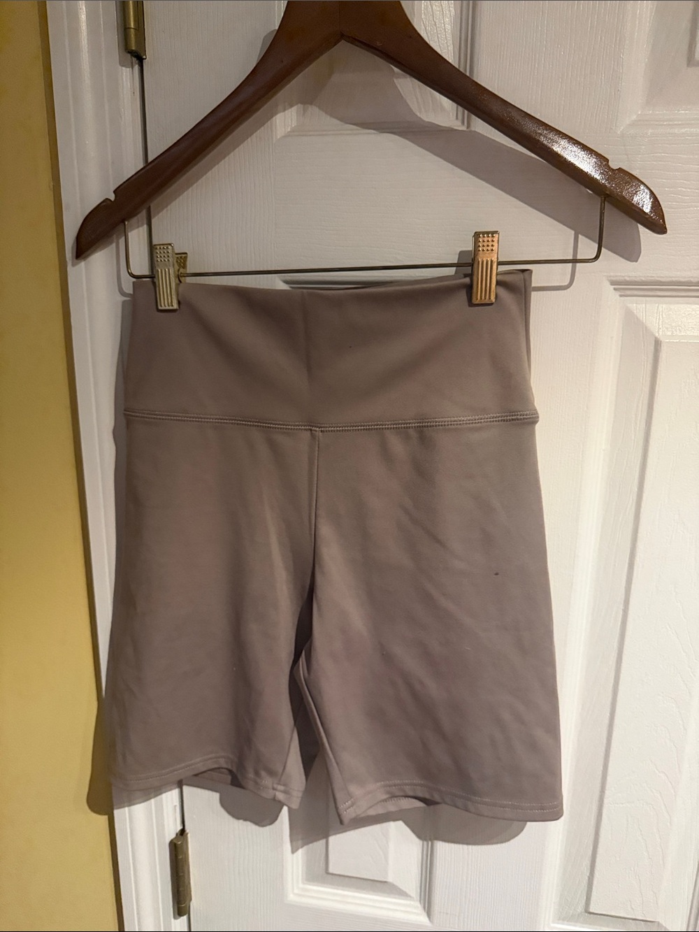 Garage High-Waist Shorts in Taupe